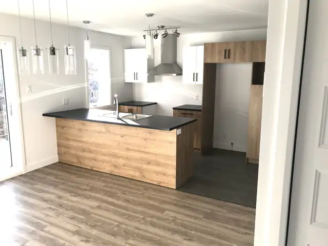 Superbe 5 ½ style CONDO Farnham – Thermopompe & 2 Stationnements - Photo 2