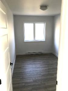 Superbe 5 ½ style CONDO Farnham – Thermopompe & 2 Stationnements - Photo 4