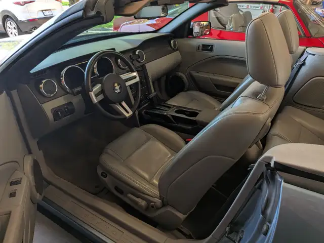 Mustang décapotable V6 Premium - Photo 5