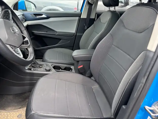 2022 VW TAOS - AWD - Photo 5