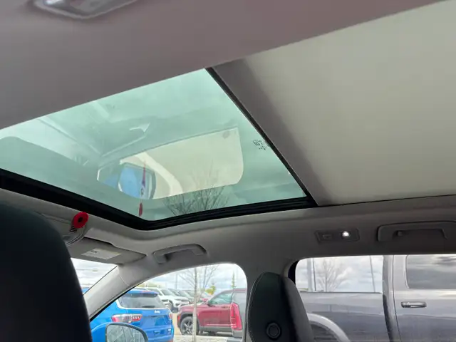 2022 VW TAOS - AWD - Photo 6