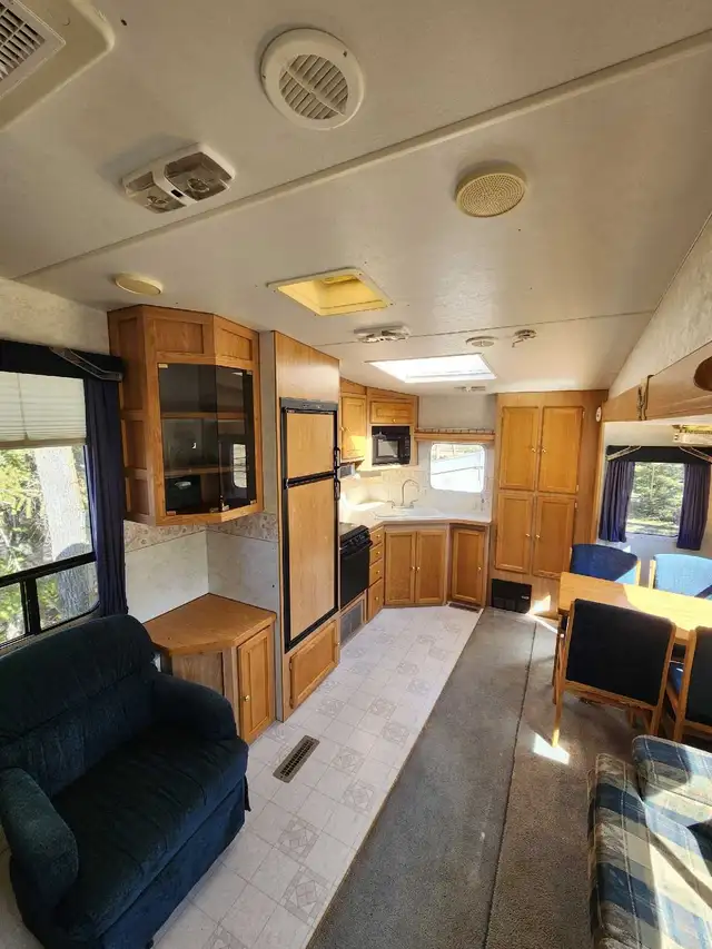 2002 Kustom Koach 27ft  fifth wheel - Photo 5