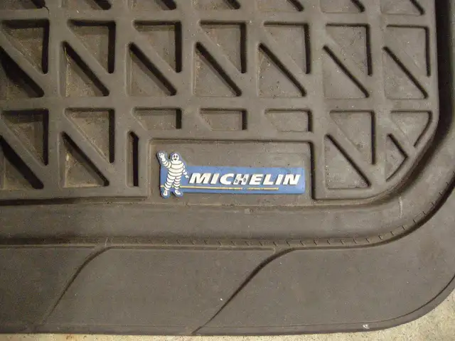 Car Floor Mats - Photo 2
