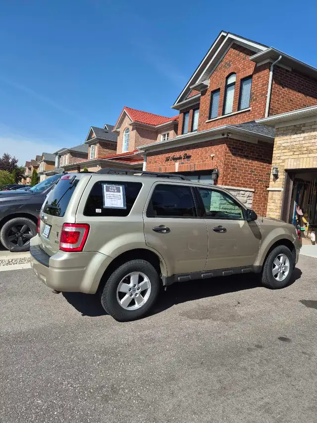 2010 Ford Escape XLT 3.0L V6 – Mississauga - Photo 3