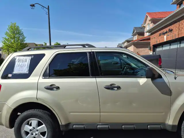 2010 Ford Escape XLT 3.0L V6 – Mississauga - Photo 4
