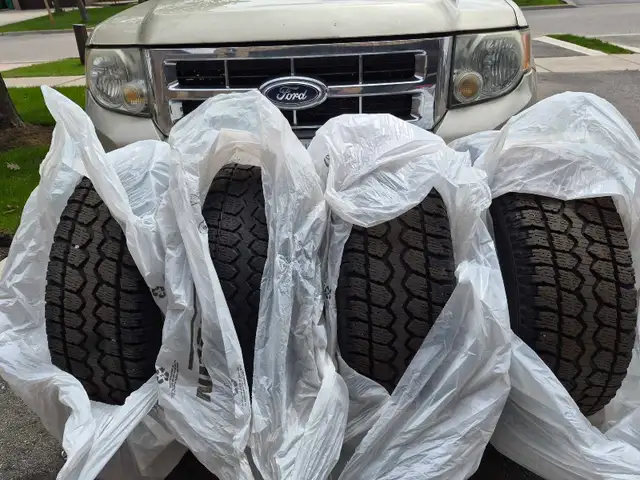 2010 Ford Escape XLT 3.0L V6 – Mississauga - Photo 7