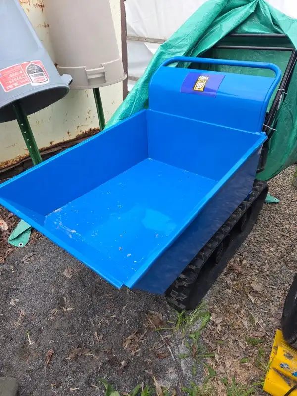 New Powerfist 196 cc Gas Powered Wheelbarrow 660 LB  Brouette