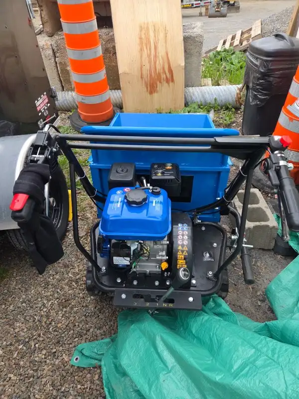 New Powerfist 196 cc Gas Powered Wheelbarrow 660 LB  Brouette - Photo 2