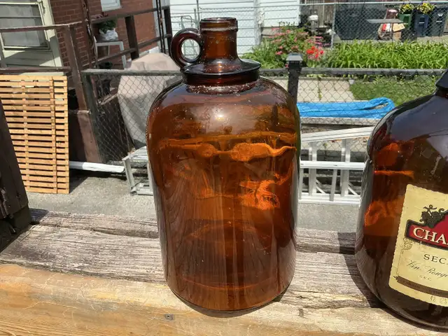 2 Vintage Amber Glass Jugs Chambord 4L Carboys with Handles ! - Photo 3