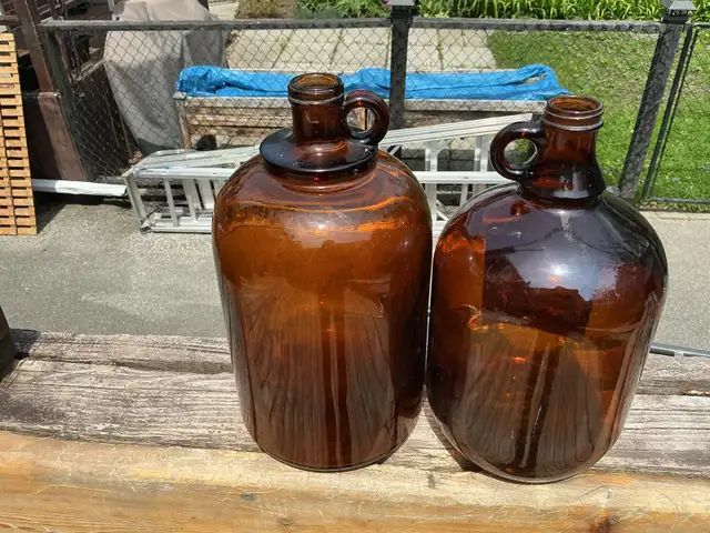 2 Vintage Amber Glass Jugs Chambord 4L Carboys with Handles ! - Photo 4