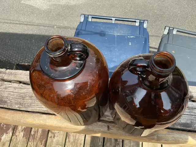 2 Vintage Amber Glass Jugs Chambord 4L Carboys with Handles ! - Photo 5