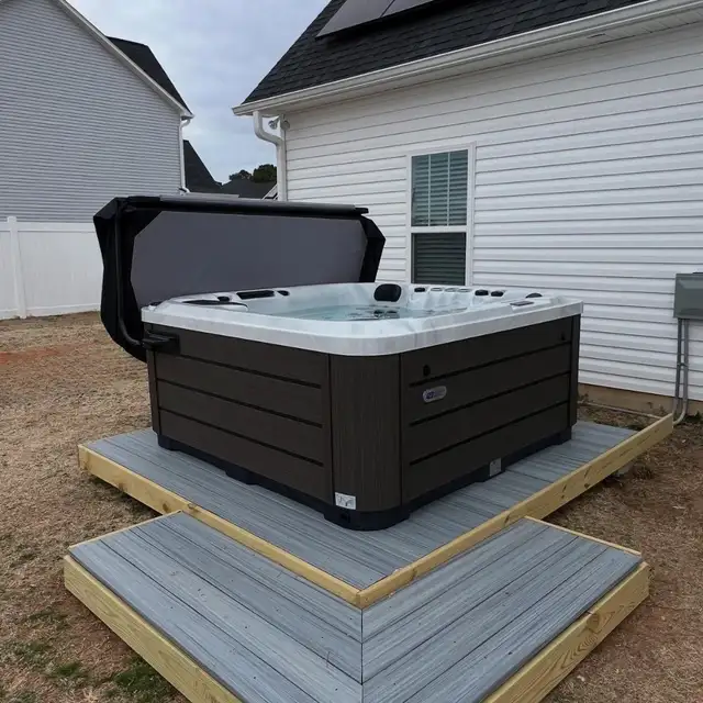 3 PUMP BENCH HOT TUB