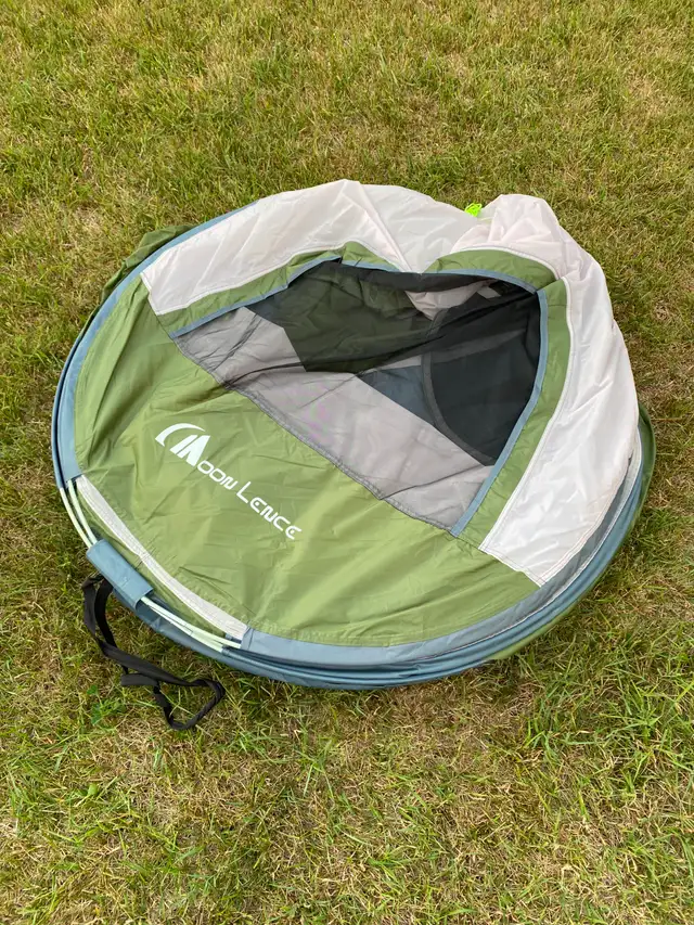 New, never used, 4 person Moon Lense Easy Pop-up Tent - Photo 3