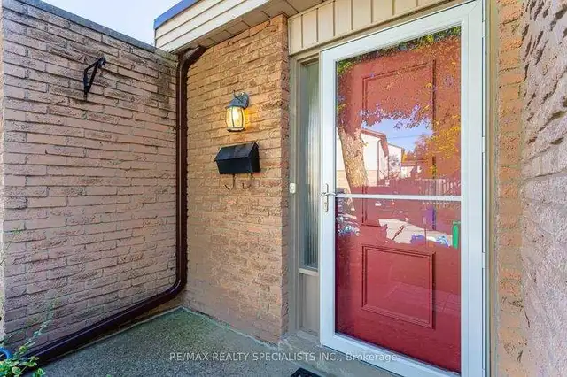 Cozy, All-Inclusive Basement Bachelor – $1,400/month - Photo 2