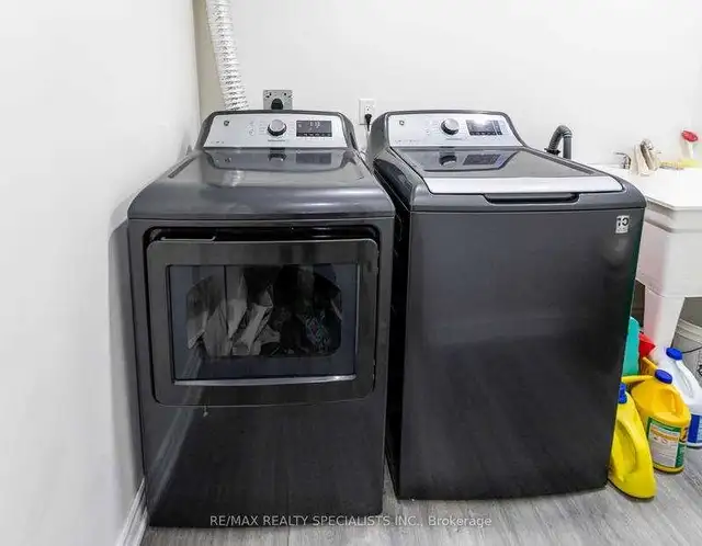 Cozy, All-Inclusive Basement Bachelor – $1,400/month - Photo 4
