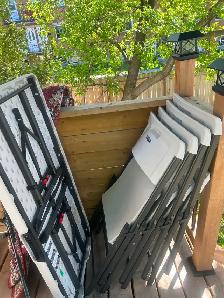 Table avec 4 chaises du jardin