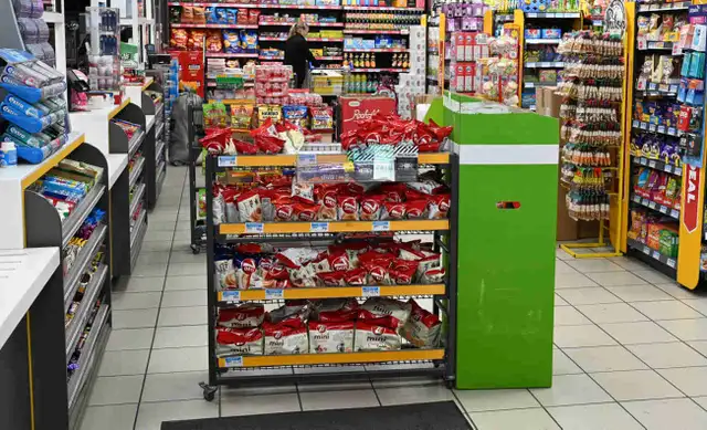 convenience cashier job