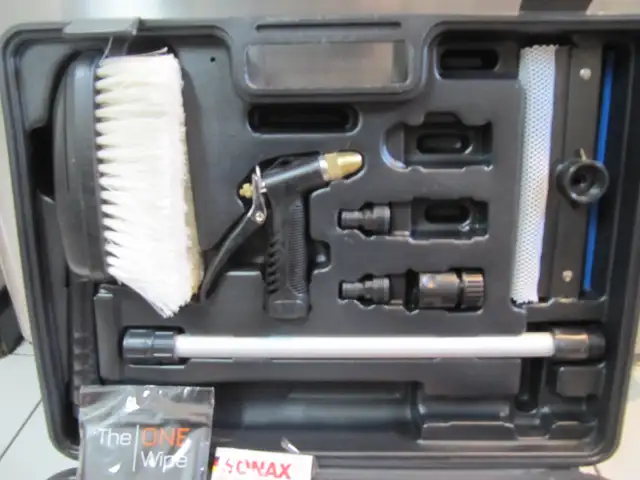 Michelin Hagerty 18pc Car Wash Care Kit With Combo Dust Brush - Photo 3