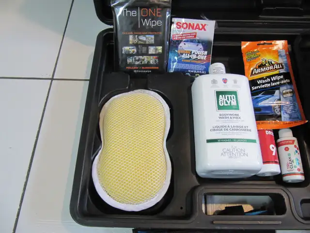 Michelin Hagerty 18pc Car Wash Care Kit With Combo Dust Brush - Photo 4