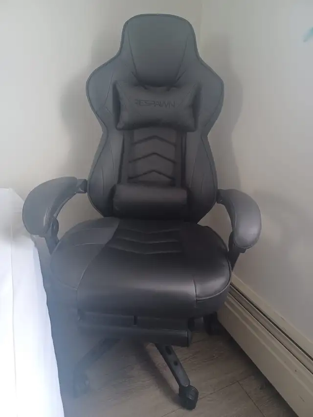 Office/ gaming chair -brand new