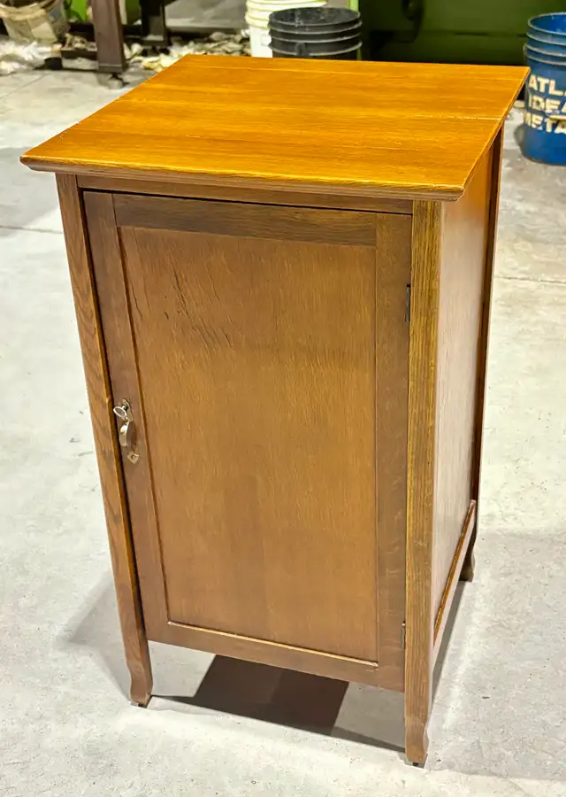 Antique OAK WOOD Arts & Crafts Music Cabinet (c. 1930s)
