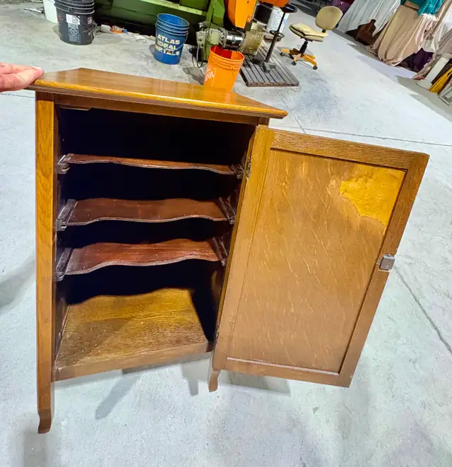 Antique OAK WOOD Arts & Crafts Music Cabinet (c. 1930s) - Photo 2