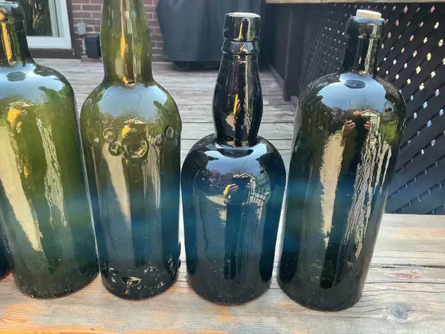 7 Antique Green & Dark Collectible Glass Bottles ! - Photo 2