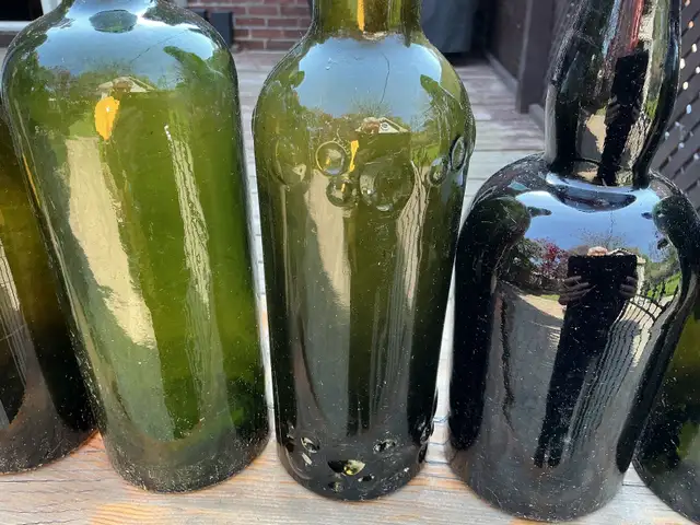7 Antique Green & Dark Collectible Glass Bottles ! - Photo 3