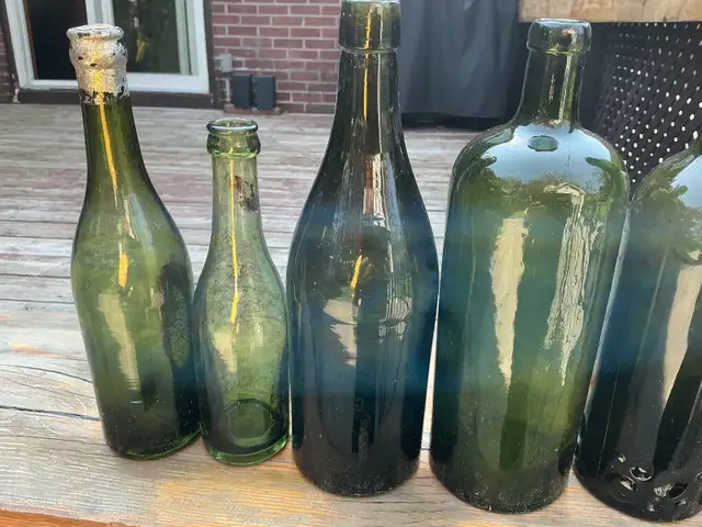 7 Antique Green & Dark Collectible Glass Bottles ! - Photo 4