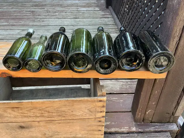 7 Antique Green & Dark Collectible Glass Bottles ! - Photo 7