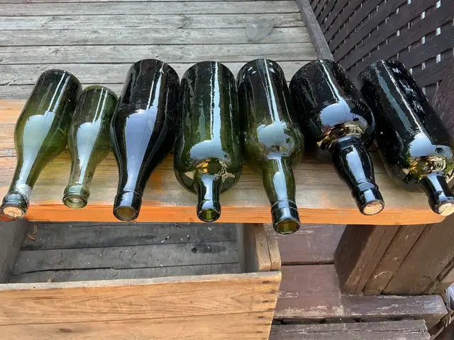 7 Antique Green & Dark Collectible Glass Bottles ! - Photo 9