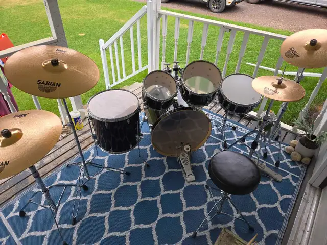 Yamaha Drum Kit - Photo 2