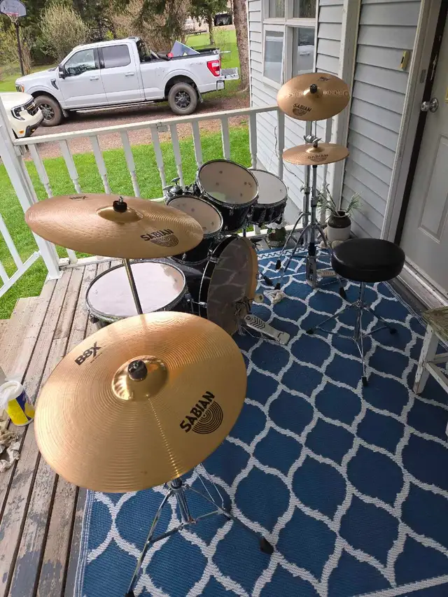 Yamaha Drum Kit - Photo 3