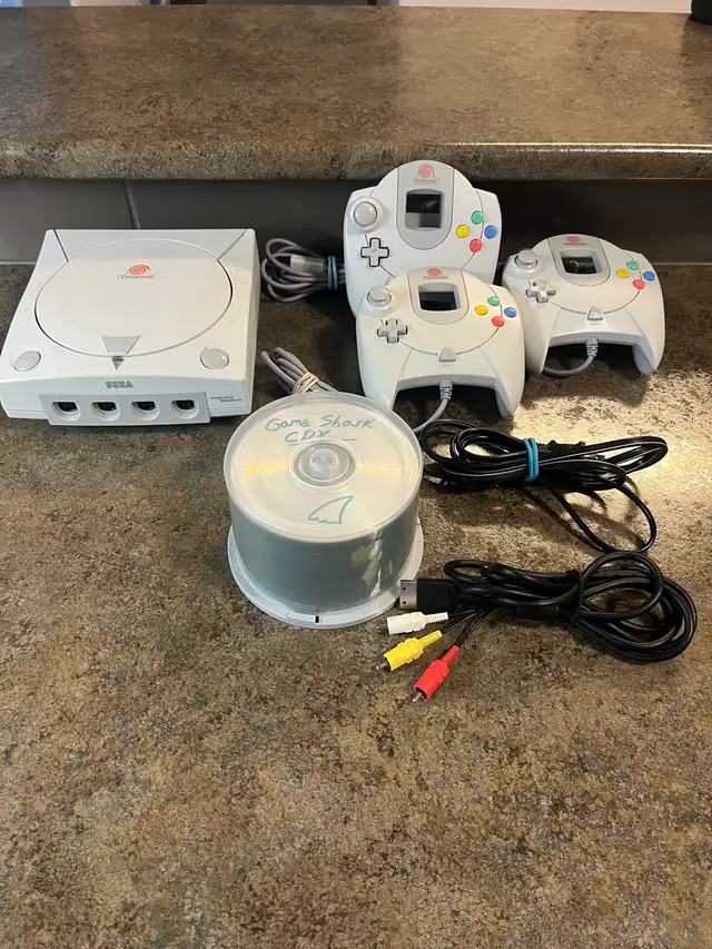 Sega Dreamcast console and games - Photo 3