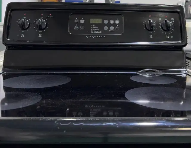 Frigidaire Glass Top Stove – Clean & Ready to Use! - Photo 3