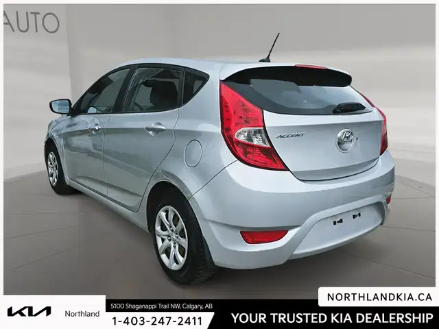 2012 Hyundai Accent GL - Photo 2