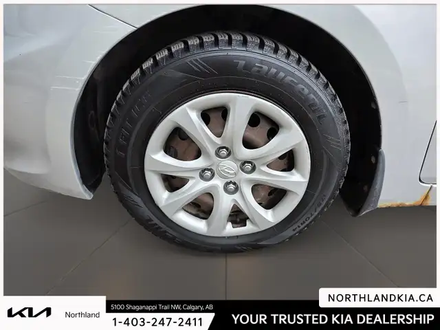 2012 Hyundai Accent GL - Photo 7