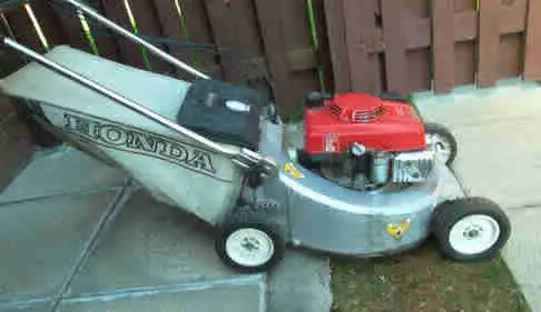 Tondeuse Honda HR 214 automotrice