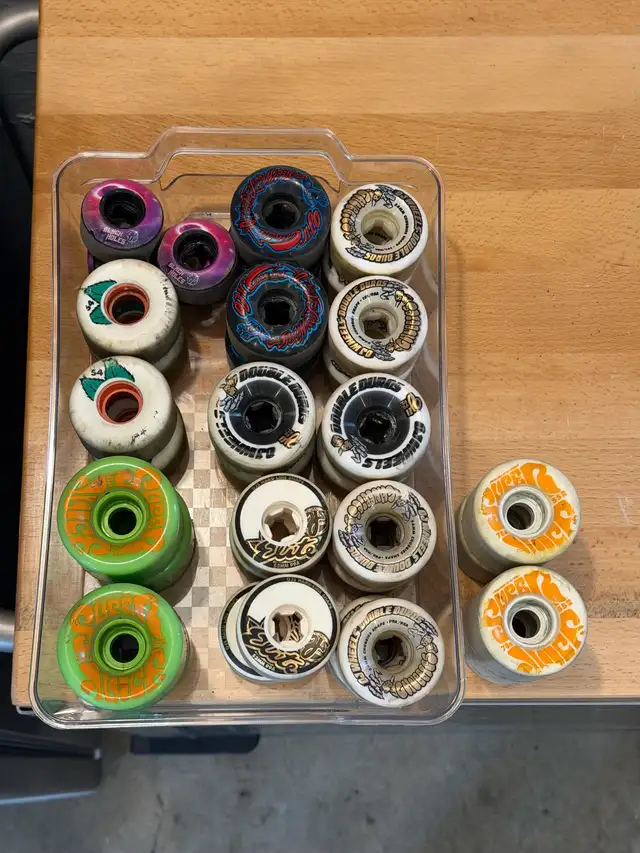 Skateboard decks and wheels - Photo 9