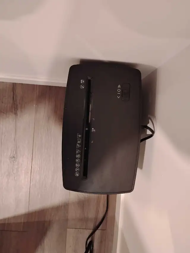 FELLOWES PAPER SHREDDER Like New for Only $20 - Photo 2