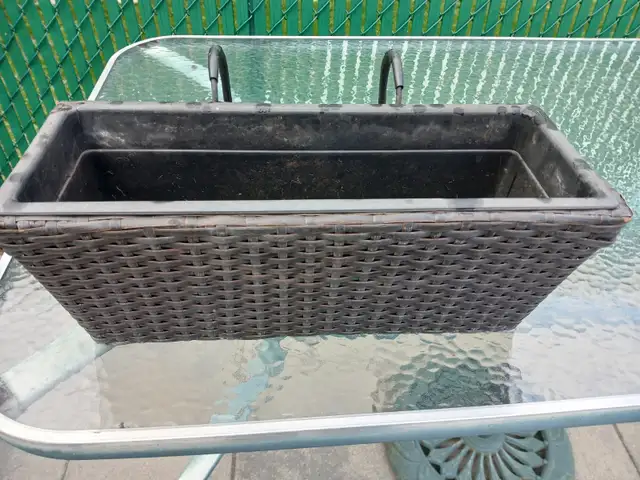 Plastic flower beds with hooks (3) - Photo 2