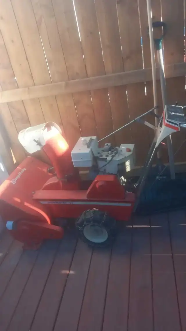 Snow Blower   100$ works Good!