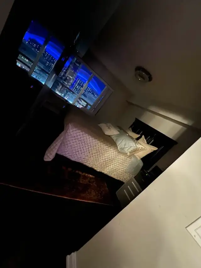 Private Furnished Master Bedroom with Ensuite Bathroom,King/John - Photo 2