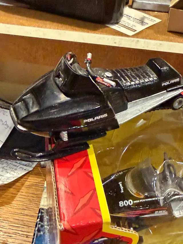 Vintage  selection of Polaris Snowmobile Die Cast Toys - Photo 7