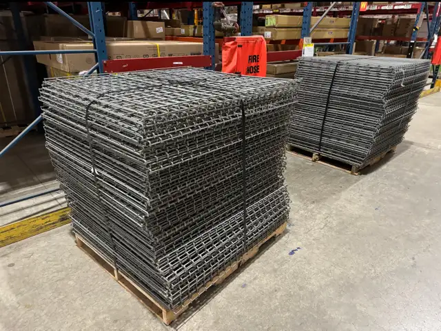 Used light duty wire mesh decks 42" x 46" for pallet racking - Photo 2