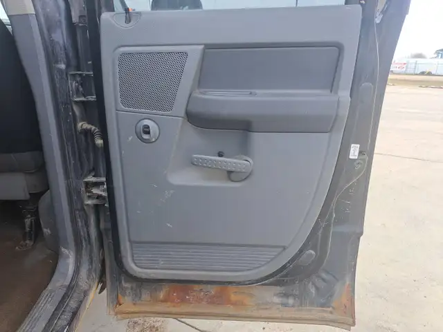 2006 Dodge Ram 3500 - Photo 23