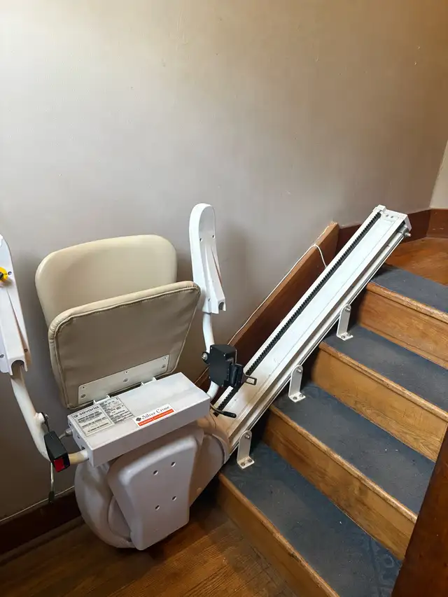 stair lift - Photo 2
