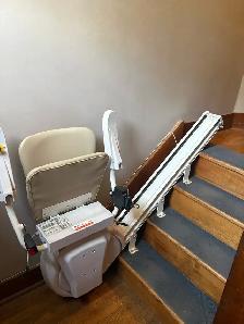 stair lift - Photo 2