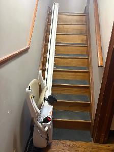 stair lift - Photo 3