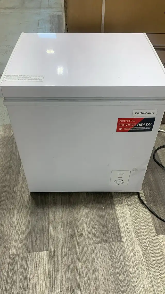 Chest Freezer - Frigidaire 2.1 Cu ft EFRF200 -White | Minor dent